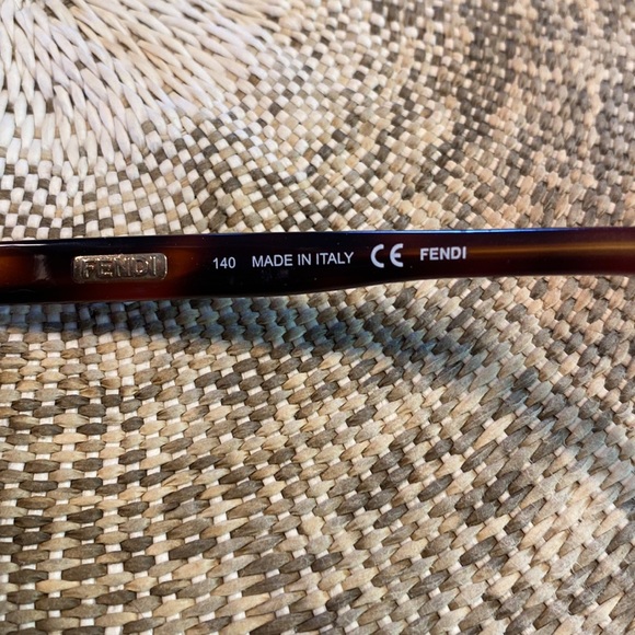 COPY - Fendi Round Cat Eye Sunglasses - Picture 4 of 4